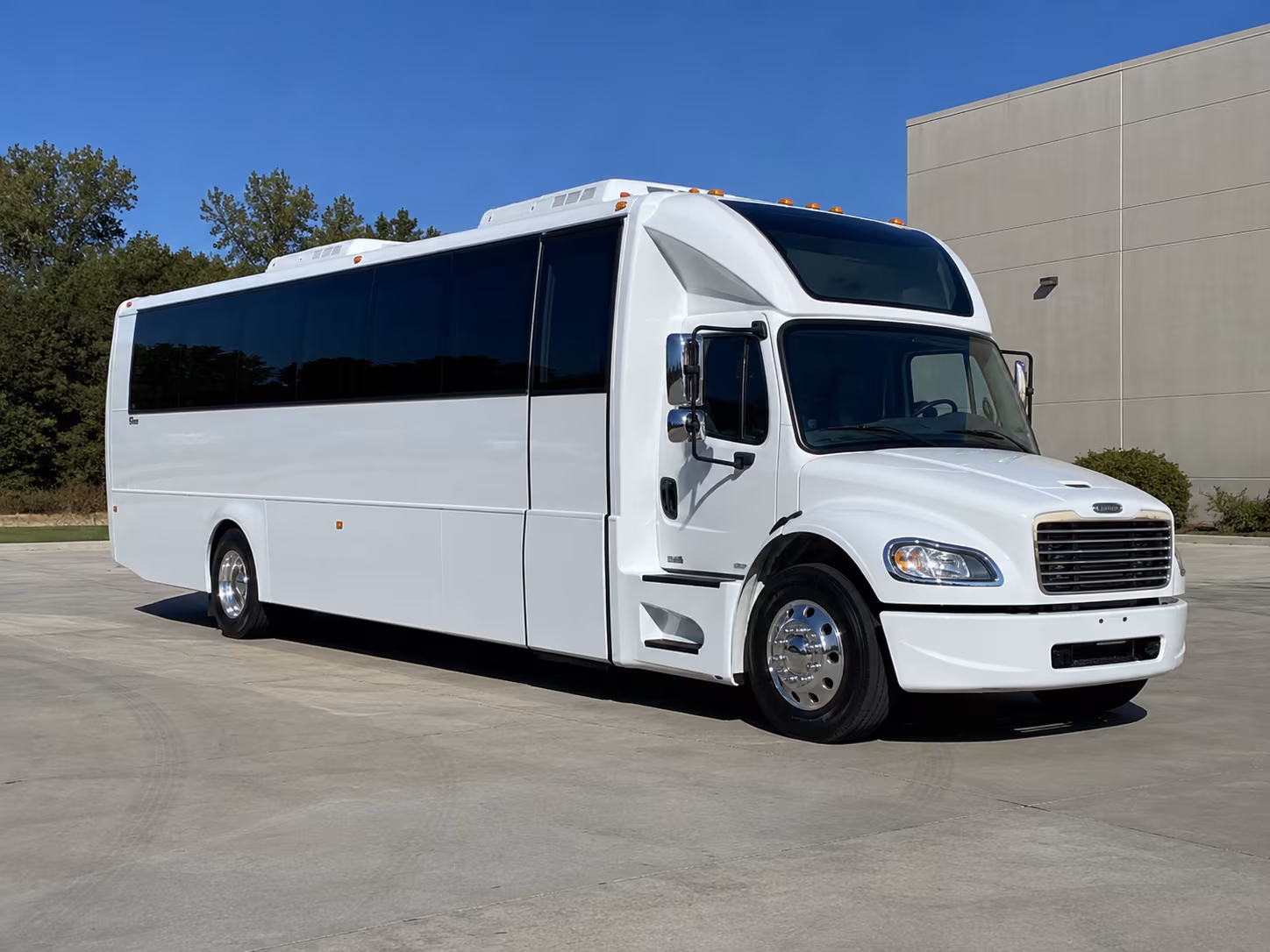rio rancho 28 passenger party bus